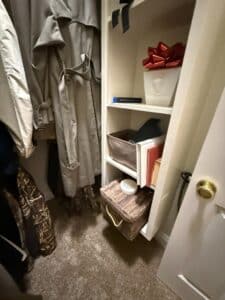 22-closet-shelf-view