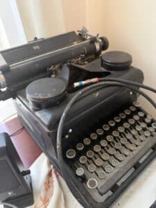 Antique-Typewriter