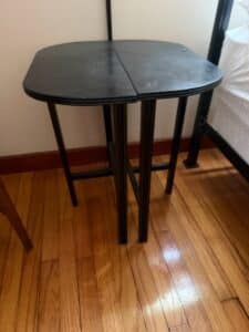 Black-Nesting-Tables