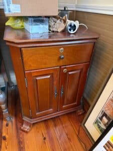 Cherry-Cabinet