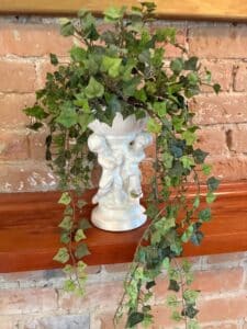 Cherub-Vase-Ivy