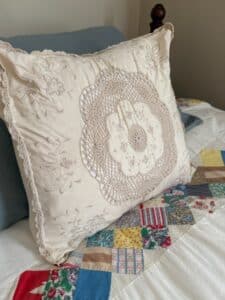 Crochet-Lace-Pillow