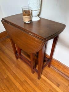 Drop-Leaf-Table