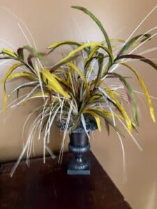 Faux-Grass-Arrangement