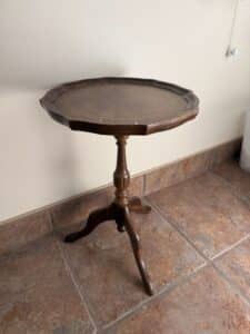 Pie-Crust-Pedestal-Table