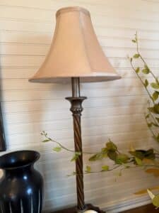Twisted-Metal-Table-Lamp