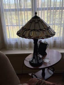Dale-Tiffany-Style-Stained-Glass-Table-Lamp