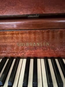 Gulbransen-Upright-Piano-with-Bench-second-image
