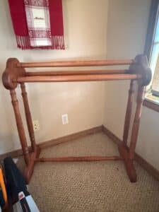 Wooden-Quilt-Rack-or-Blanket-Stand