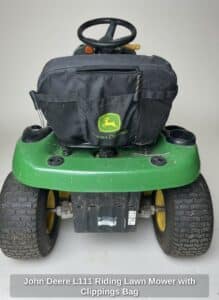 John-Deere-L-Riding-Lawn-Mower-with-Clippings-Bag-third-image