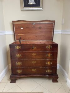 Lane-Cedar-Chest-third-image