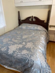 Mahogany-Four-Poster-Bed-Frame-with-Toile-de-Jouy-Fabric-Bedding