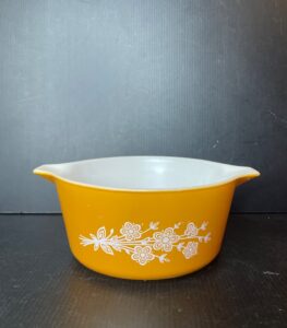 Pyrex-Butterfly-Gold-Casserole-Dish