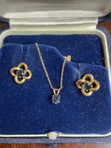 k-Gold-Clover-Necklace-and-Earrings