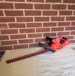 Black-Decker-Hedge-Trimmer