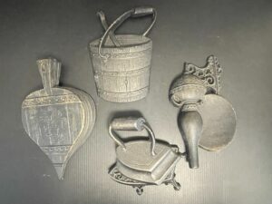 Sexton-USA-Vintage-Cast-Metal-Decorative-Wall-Plaques-Set