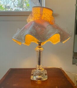 Victorian-Style-Crystal-Boudoir-Lamp-with-Frosted-Glass-Shade