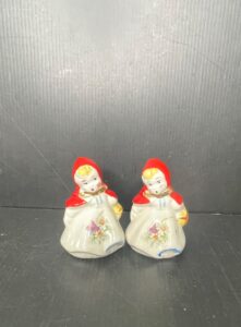 Vintage-Little-Red-Riding-Hood-Salt-and-Pepper-Shakers