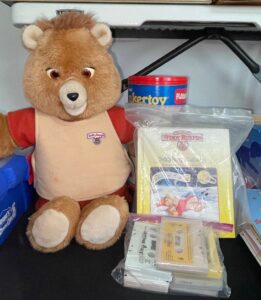 Vintage-Teddy-Ruxpin-Talking-Bear-with-Cassette-Tapes-and-Book