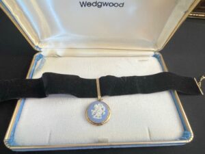 Wedgwood-Jasperware-Cameo-Pendant-Necklace