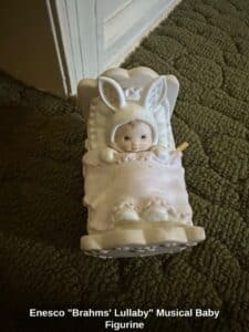 Enesco-Brahms-Lullaby-Musical-Baby-Figurine-1