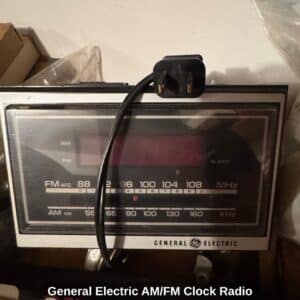 General-Electric-AM-or-FM-Clock-Radio-1