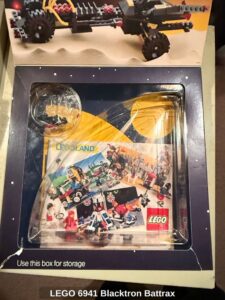 LEGO-Blacktron-Battrax-third-image-1