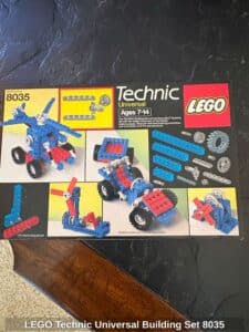 LEGO-Technic-Universal-Building-Set-3