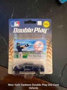 New-York-Yankees-Double-Play-Die-Cast-Vehicle-1