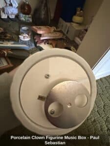 Porcelain-Clown-Figurine-Music-Box-Paul-Sebastian-second-image-1