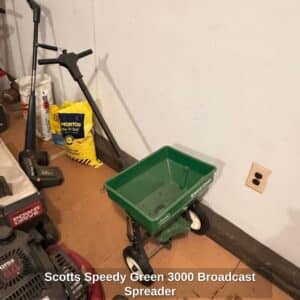 Scotts-Speedy-Green-Broadcast-Spreader-1