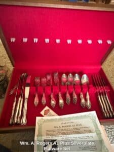Wm.-A.-Rogers-A-Plus-Silverplate-Flatware-Set-1