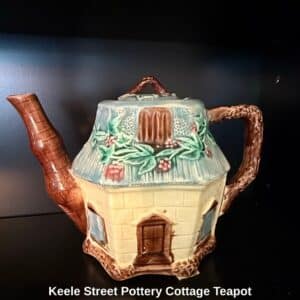 Keele-Street-Pottery-Cottage-Teapot