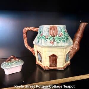 Keele-Street-Pottery-Cottage-Teapot-second-image