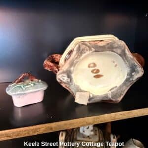 Keele-Street-Pottery-Cottage-Teapot-third-image