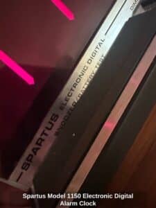 Spartus-Model-Electronic-Digital-Alarm-Clock-second-image