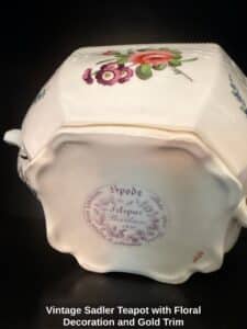 Vintage-Sadler-Teapot-with-Floral-Decoration-and-Gold-Trim-fourth-image