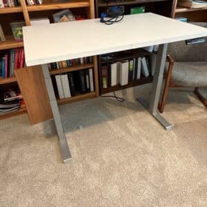 Adjustable-Height-Standing-Desk-with-Memory-Presets