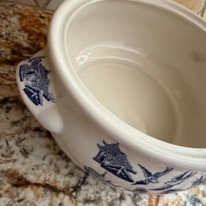 Churchill-Blue-Willow-Georgian-Shape-Covered-Casserole-Dish-third-image