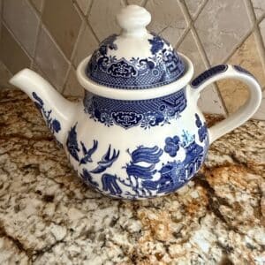 Churchill-Willow-Pattern-Teapot