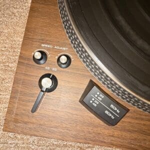 Realistic-LAB-Automatic-Turntable-fourth-image