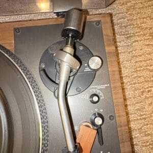 Realistic-LAB-Automatic-Turntable-third-image