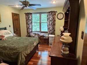 Victorian-Style-Hurricane-Table-Lamp
