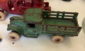 Hubley-Dump-Truck-Cast-Iron-Toy-Truck