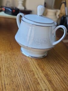 Noritake-Cumberland-Sugar-Bowl-with-Lid