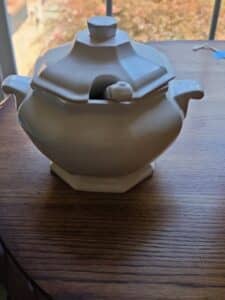 Octagonal-Ceramic-Soup-Tureen-with-Lid-and-Spoon