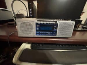 General-Electric-Model-A-AM-or-FM-Clock-Radio-Cassette-Recorder-second-image