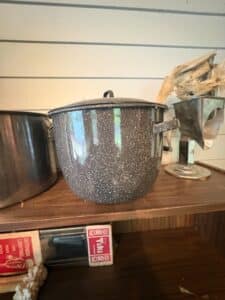 Granite-Ware-Black-Speckled-Enamel-Stock-Pot