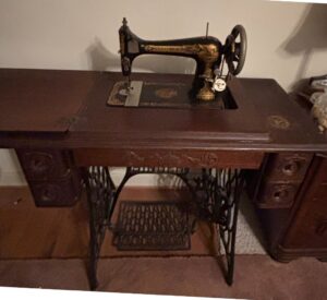Singer-Model-Sphinx-Treadle-Sewing-Machine