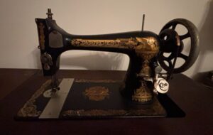 Singer-Model-Sphinx-Treadle-Sewing-Machine-second-image